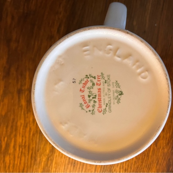 Royal Tudor Christmas Tree Coffee Mug Made in England. - Picture 4 of 6
